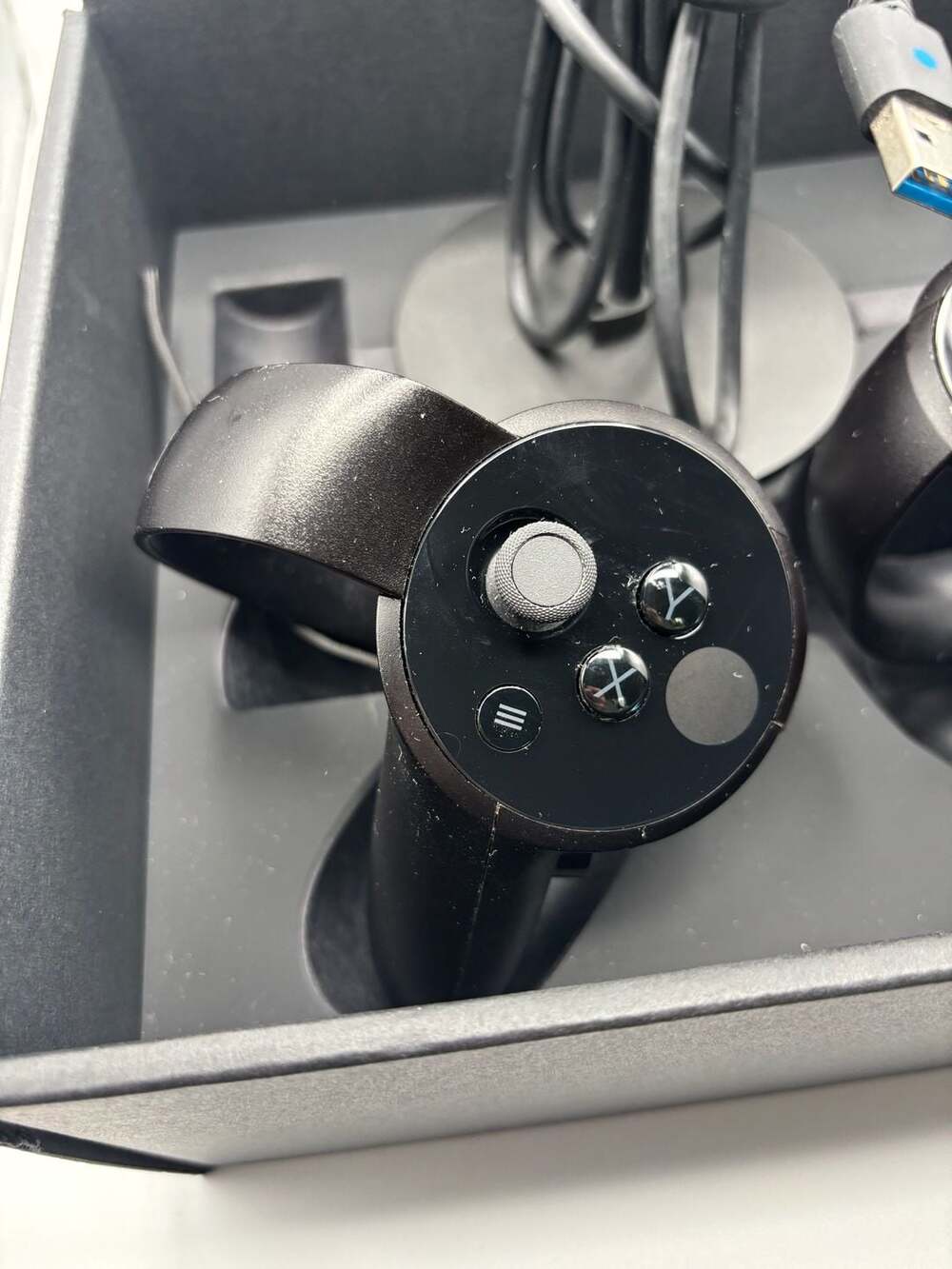 Oculus Rift CV1 Touch Controllers and Tracking Sensor Set - Picture 10 of 10